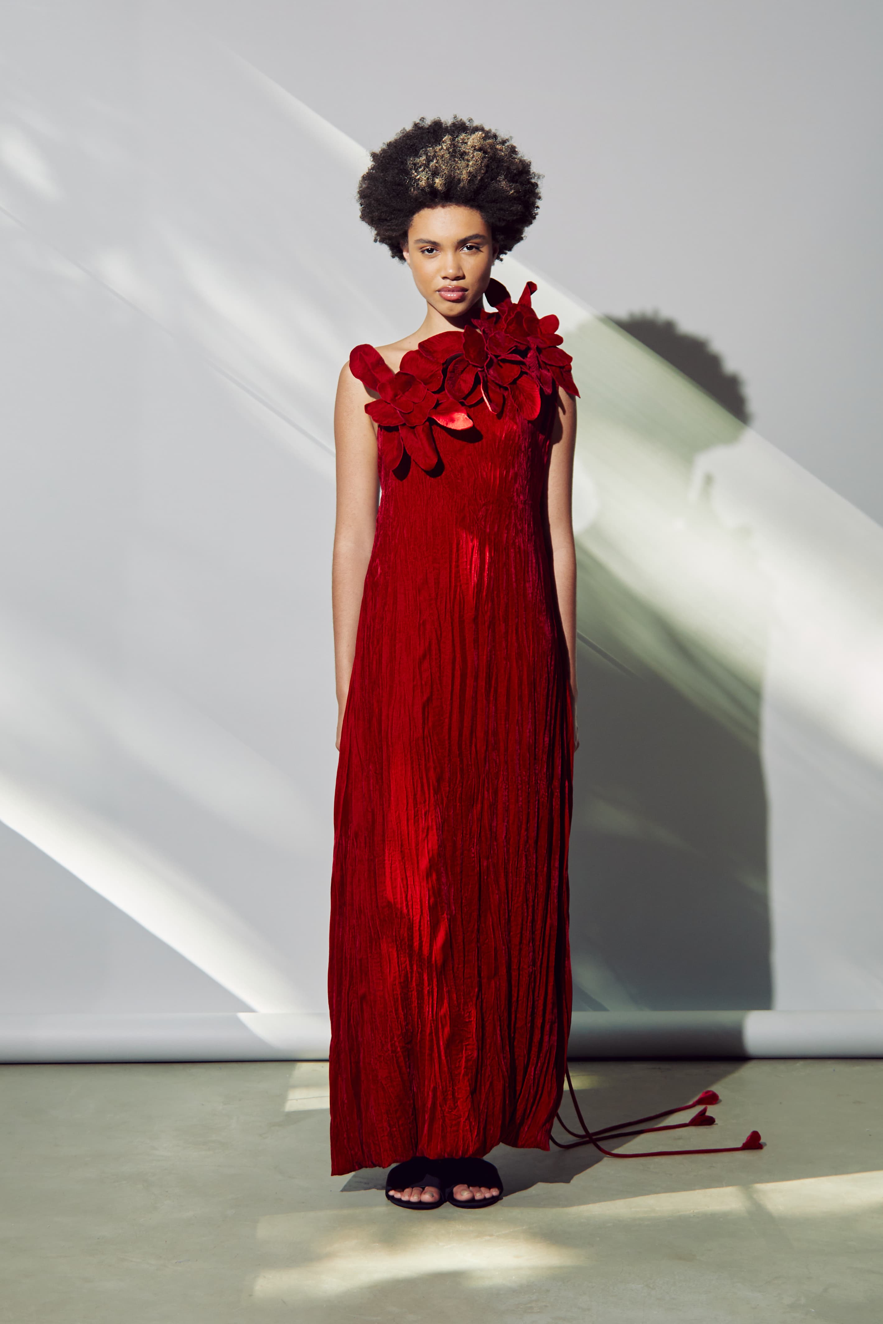 Vestido Alça torcida ombro só veludo plissado