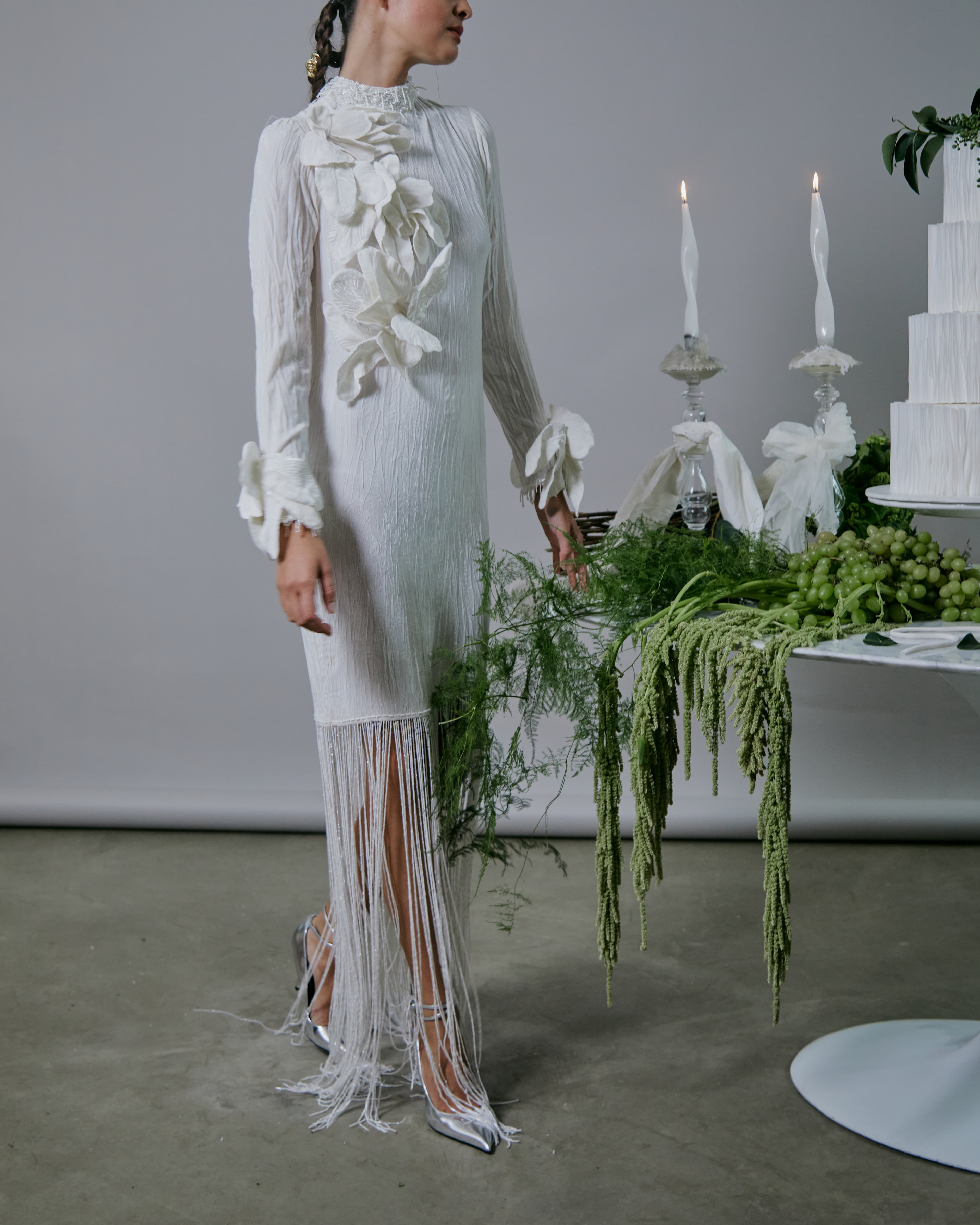 Vestido noiva veludo com saia de franjas em cristais