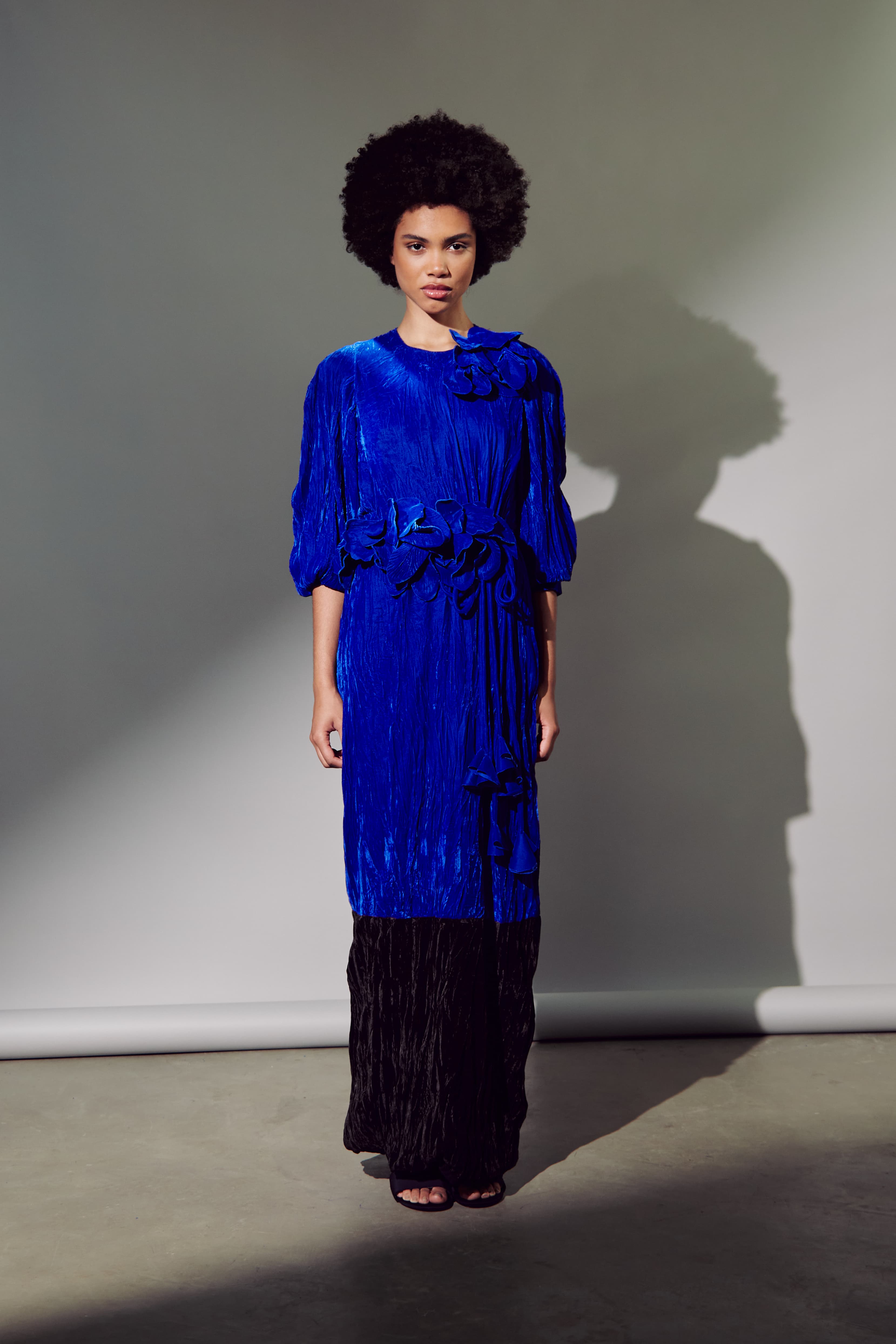 Vestido Longo Bicolor com Manga veludo plissado